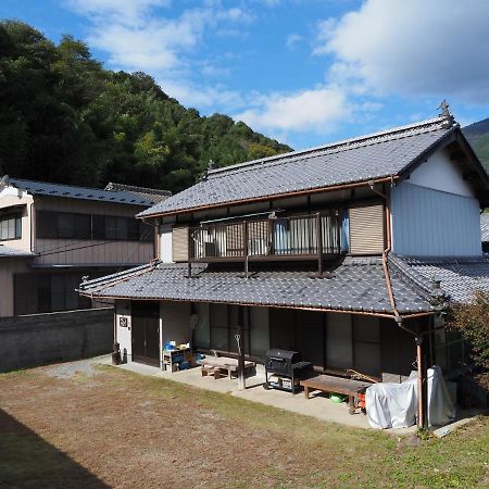 四国旅行のhub拠点 古民家ゲストハウス Heso Camp Miyoshi  Esterno foto