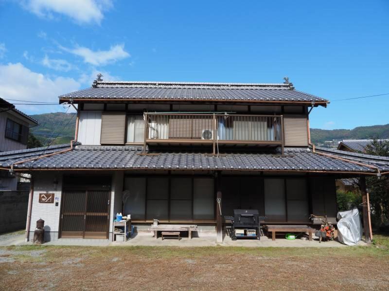 四国旅行のhub拠点 古民家ゲストハウス Heso Camp Miyoshi  Esterno foto