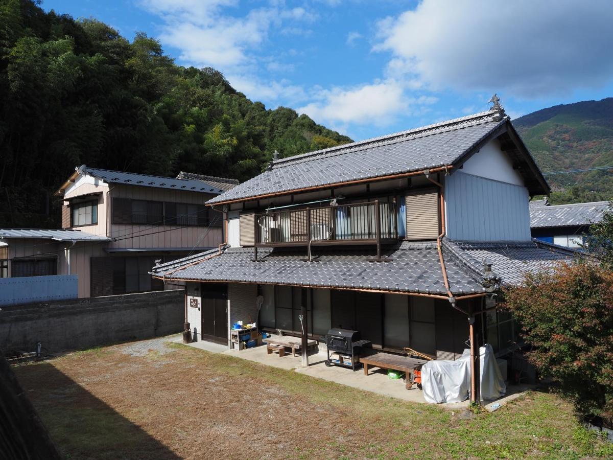 四国旅行のhub拠点 古民家ゲストハウス Heso Camp Miyoshi  Esterno foto